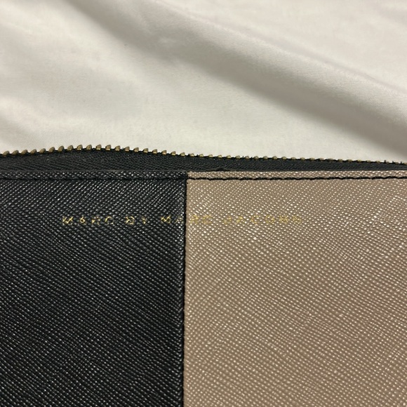COPY - Marc Jacob’s black tan wallet - Picture 2 of 5